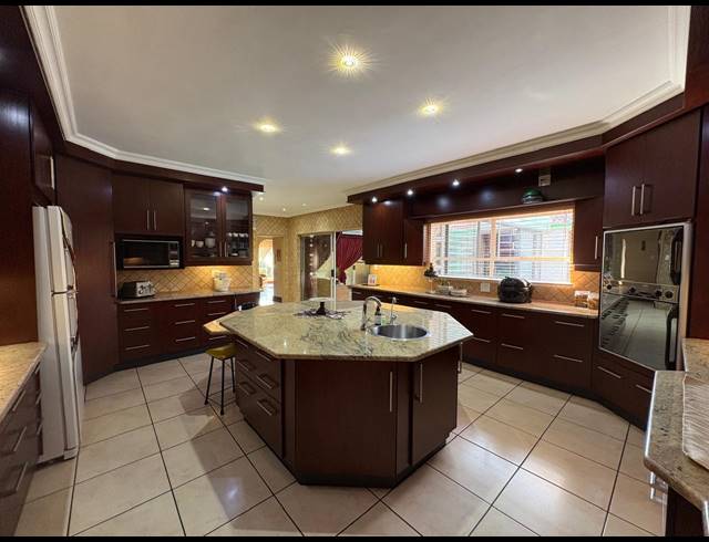 6 BEDROOM HOUSE FOR SALE IN MEYERTON EXT 6
